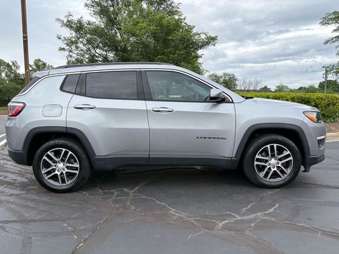 Used 2018 Jeep Compass Latitude w/ Popular Equipment Group FWD image 9