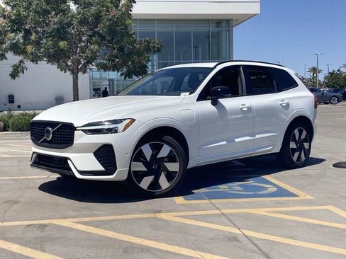 Certified 2025 Volvo XC60 T8 Plus AWD/4WD image 2