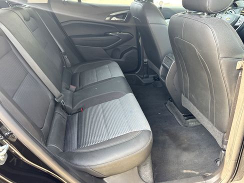 Used 2025 Chevrolet Trax LT w/ LT Convenience Package image 15