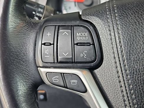 Used 2017 Toyota Sienna SE Premium FWD image 13