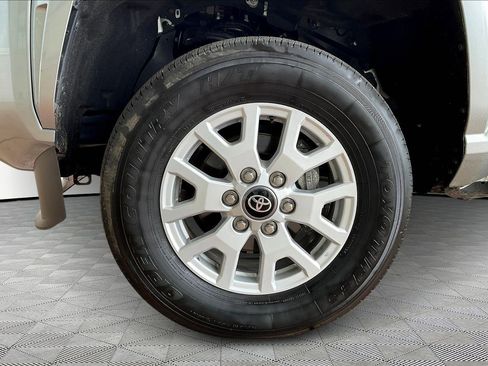 Used 2025 Toyota Tacoma SR image 32