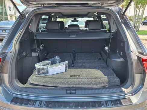 Used 2023 Volkswagen Tiguan SE R-Line FWD image 24
