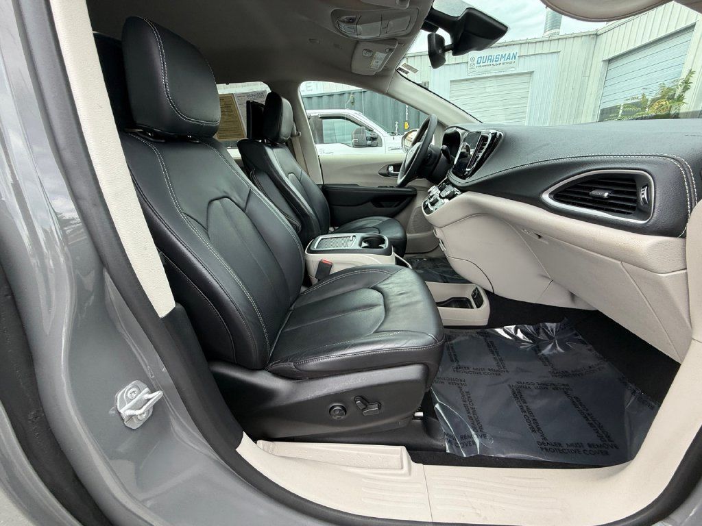 Used 2022 Chrysler Pacifica Touring-L w/ Uconnect Theater Family Group AWD/4WD image 29