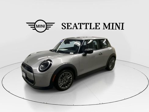 Used 2025 MINI Cooper 2-Door Hardtop FWD image 5