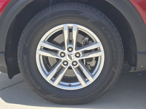 Used 2020 Ford Explorer XLT w/ Equipment Group 202A AWD/4WD image 14