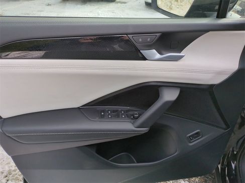 New 2026 Volkswagen Tiguan SE image 10