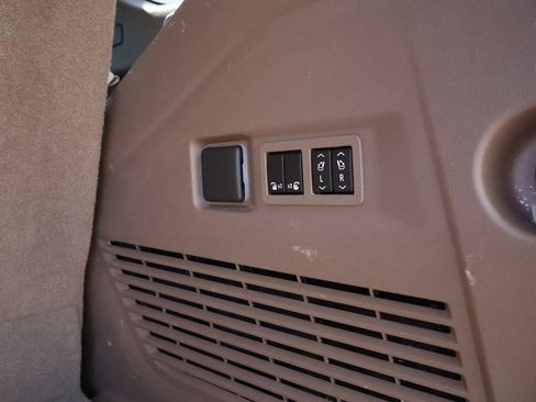 Used 2021 GMC Yukon Denali w/ Denali Premium Package image 28