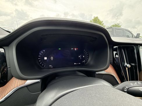Used 2023 Volvo XC60 B5 Ultimate w/ Climate Package FWD image 18