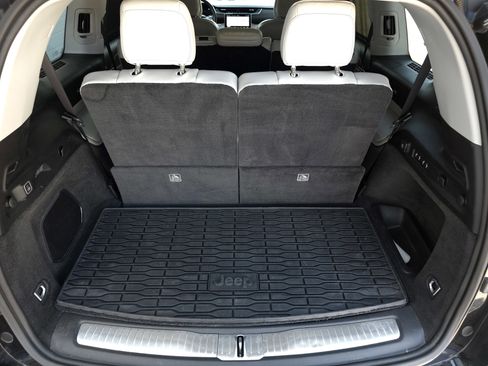 Used 2021 Jeep Grand Cherokee L Summit w/ Luxury Tech Group V image 40