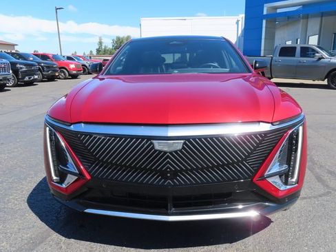 Certified 2024 Cadillac Lyriq Luxury AWD/4WD image 2