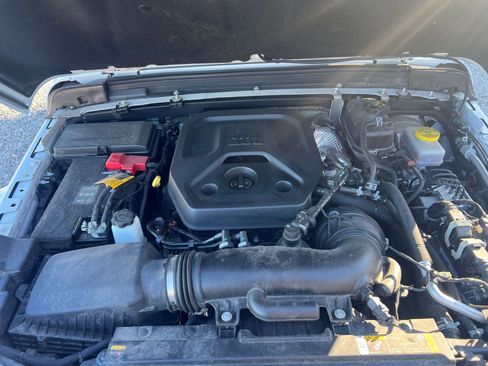 Used 2025 Jeep Wrangler Sahara image 31