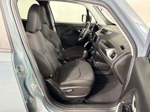 Used 2018 Jeep Renegade Latitude FWD image 6