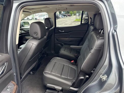 Used 2021 GMC Acadia Denali w/ Denali Ultimate Package AWD/4WD image 11