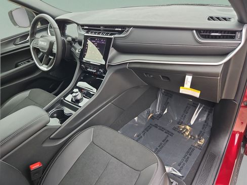 New 2025 Jeep Grand Cherokee Altitude RWD image 38