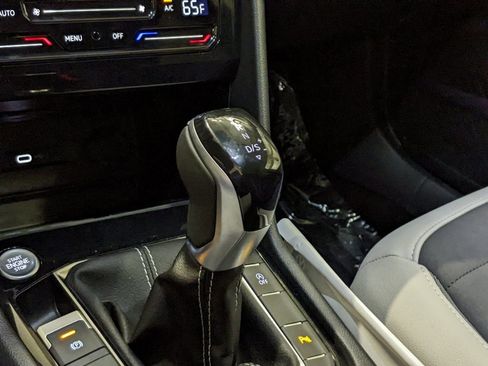 New 2025 Volkswagen Taos SE image 19