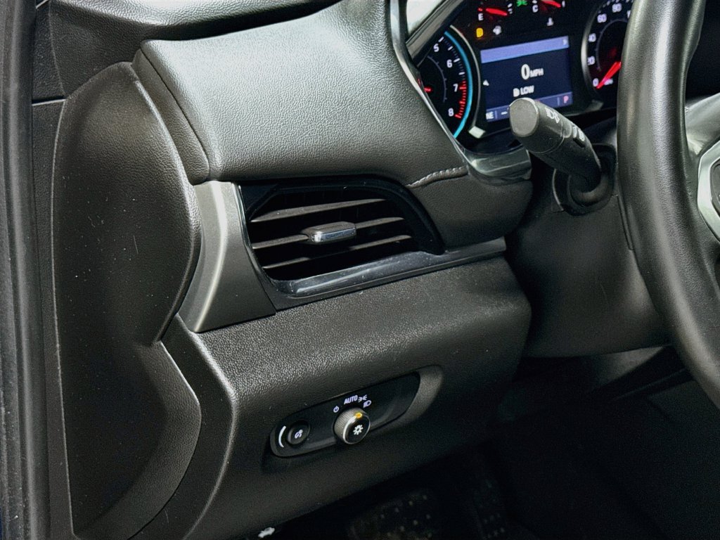 Used 2023 Chevrolet Traverse LT FWD image 11
