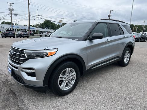 Used 2024 Ford Explorer XLT w/ Equipment Group 202A AWD/4WD image 1