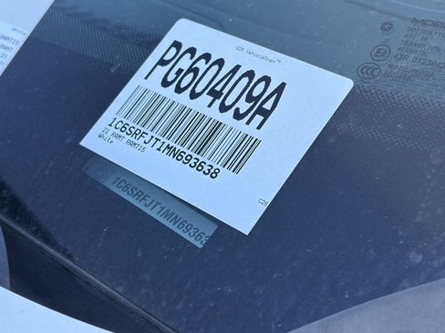 Used 2021 RAM 1500 Laramie w/ Off Road Group image 11