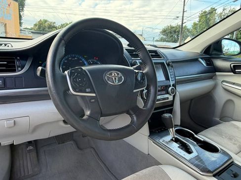 Used 2013 Toyota Camry XLE w/ Leather Pkg FWD image 11