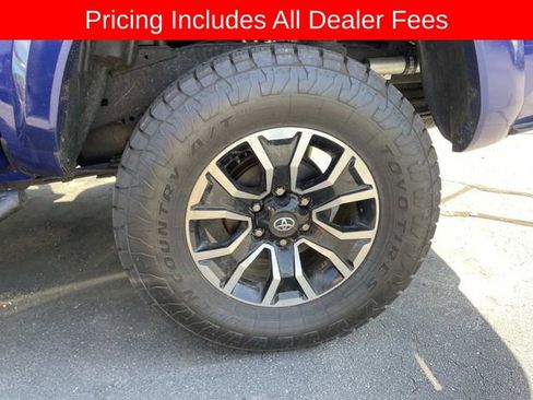 Used 2023 Toyota Tacoma TRD Sport w/ Technology Package AWD/4WD image 8