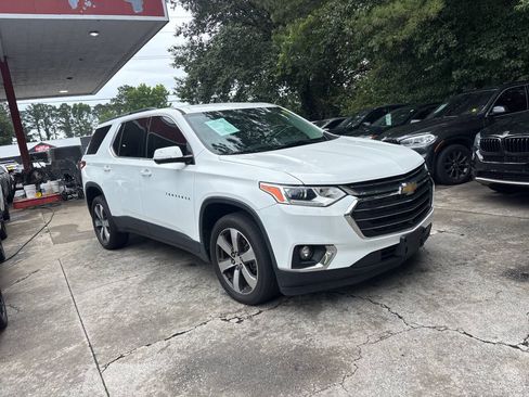 Used 2020 Chevrolet Traverse LT w/ LT Premium Package FWD image 6