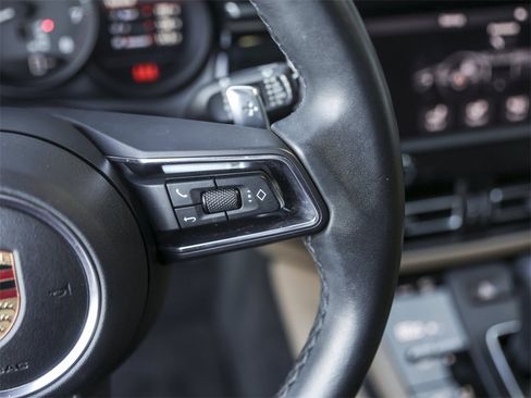 Certified 2022 Porsche Macan image 19