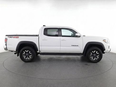 Used 2017 Toyota Tacoma TRD Off-Road w/ Tow Package (A/T) AWD/4WD image 8
