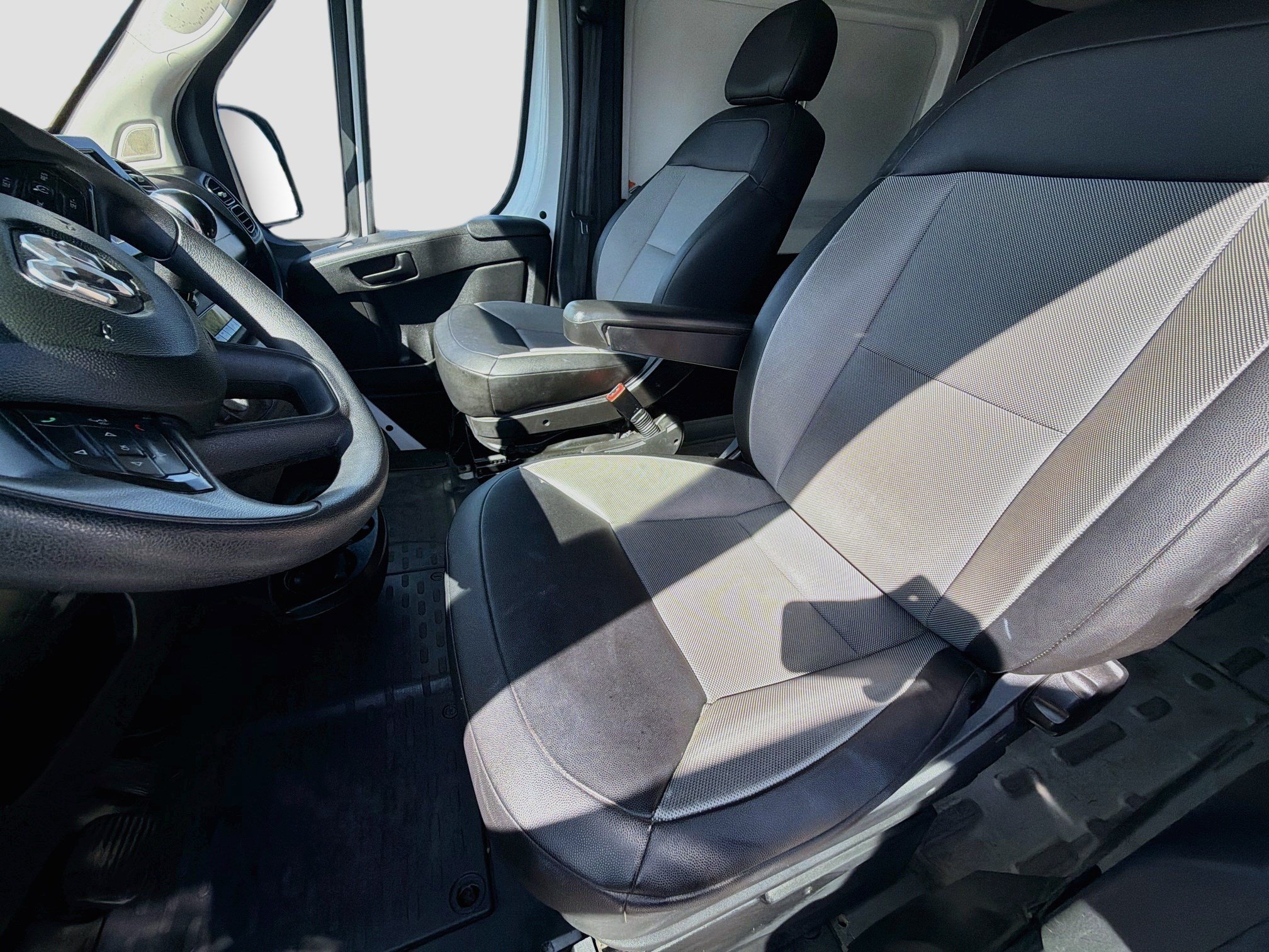 Used 2025 RAM ProMaster 2500 w/ Convenience Group FWD image 10