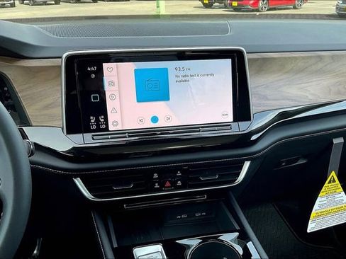 New 2025 Volkswagen Atlas SE image 8