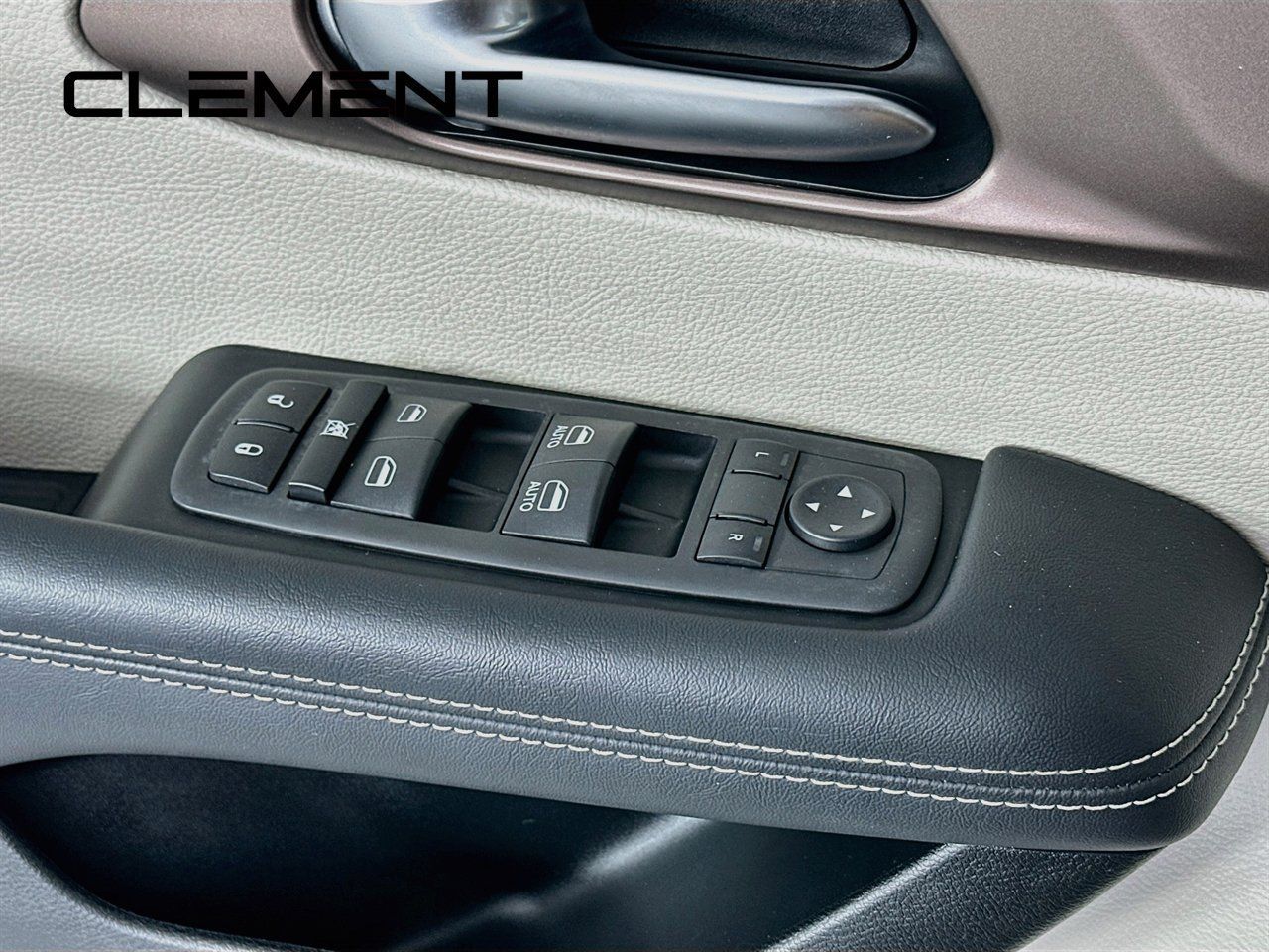 Used 2023 Chrysler Voyager LX FWD image 24