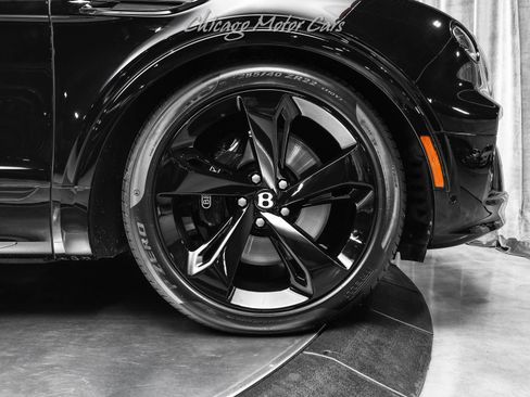 Used 2023 Bentley Bentayga Plug-In Hybrid image 54