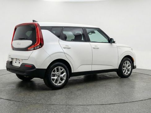 Used 2025 Kia Soul LX w/ LX Technology Package image 9