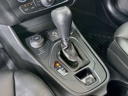 Used 2019 Jeep Cherokee High Altitude AWD/4WD image 19