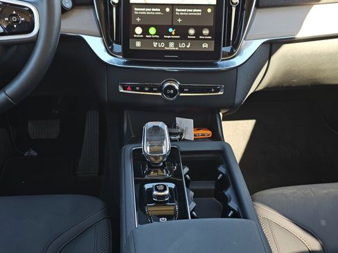 Used 2025 Volvo XC90 B6 Plus image 30