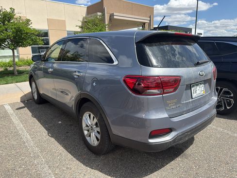 Used 2020 Kia Sorento AWD V6 image 2