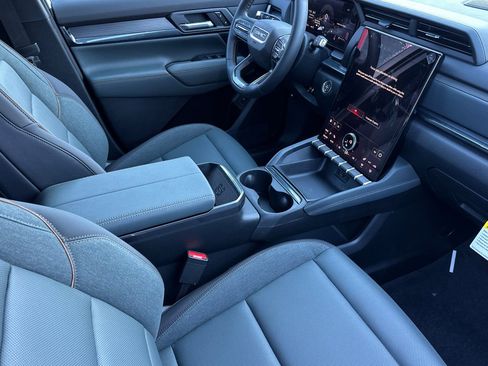 New 2026 GMC Terrain AT4 w/ LPO, Floor Liner Package AWD/4WD image 17