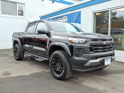 Certified 2024 Chevrolet Colorado Trail Boss w/ Technology Package AWD/4WD image 1