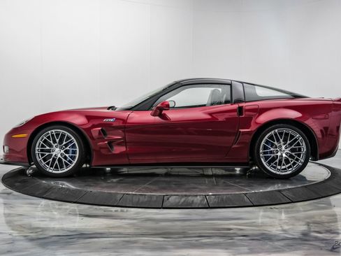 Used 2010 Chevrolet Corvette ZR1 w/ Preferred Equipment Group RWD image 8