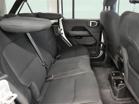 Used 2022 Jeep Wrangler Unlimited Sahara image 18
