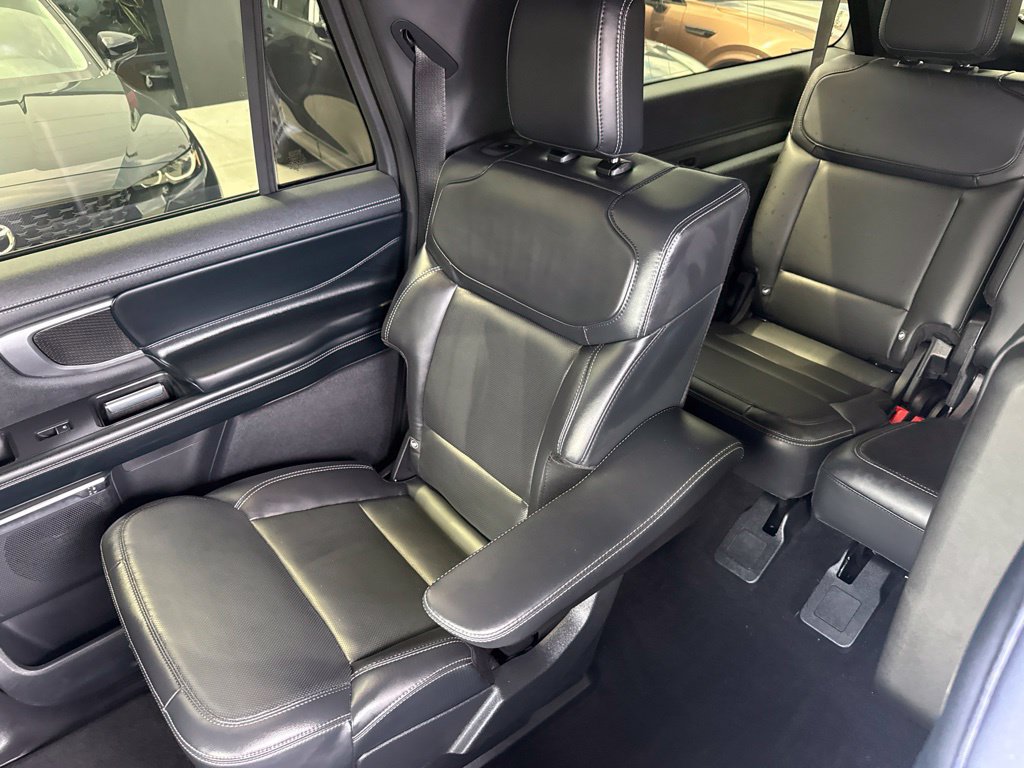 Used 2025 Ford Expedition Max Platinum w/ Stealth Appearance Package AWD/4WD image 11