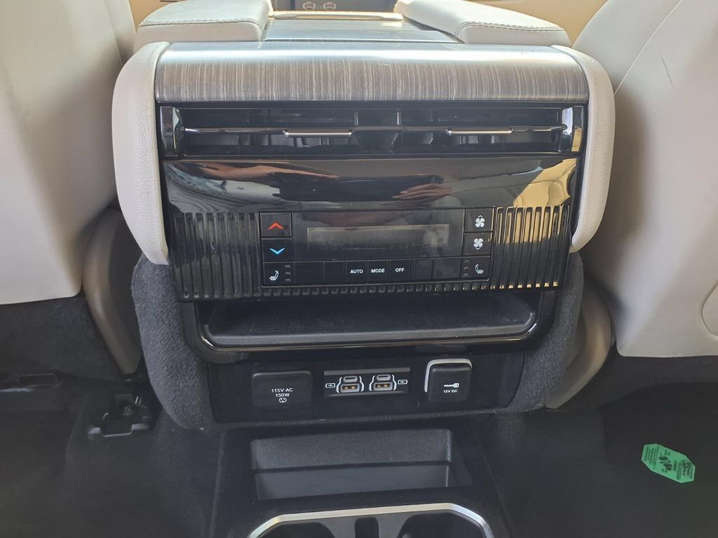 Used 2024 Jeep Wagoneer Series III AWD/4WD image 10