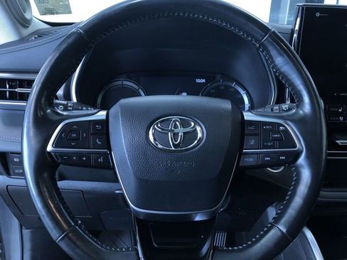 Used 2021 Toyota Highlander Limited image 23