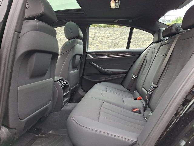 Used 2023 BMW 530i xDrive w/ Convenience Package AWD/4WD image 9