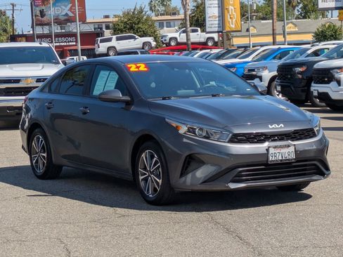 Used 2022 Kia Forte LXS image 3