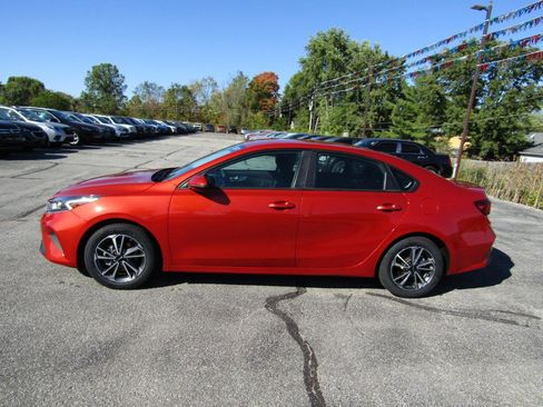 Used 2022 Kia Forte LXS w/ LXS Technology Package FWD image 4