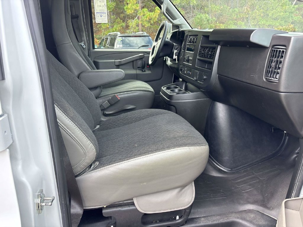 Used 2025 GMC Savana 2500 w/ Driver Convenience Package RWD image 19