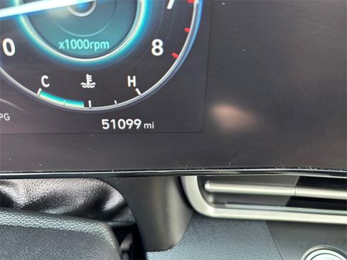 Used 2022 Hyundai Elantra Limited image 19