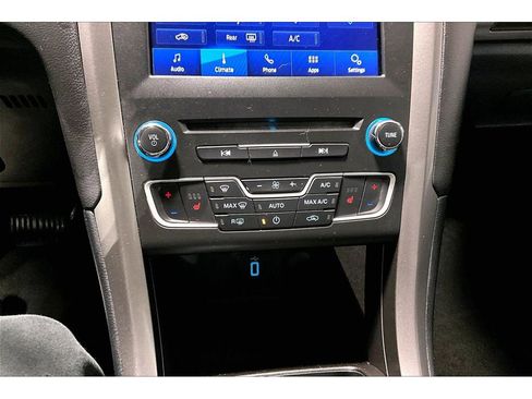 Used 2018 Ford Fusion SE w/ Fusion SE Technology Package image 32