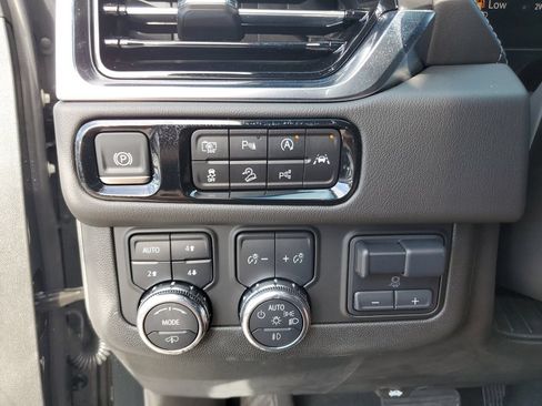 Used 2025 GMC Yukon Denali w/ Sun & Power Step Package AWD/4WD image 28