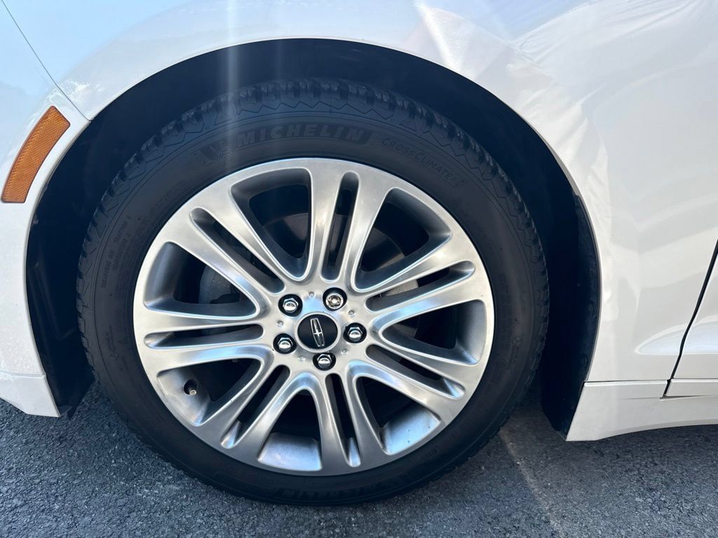 Used 2016 Lincoln MKZ FWD image 10